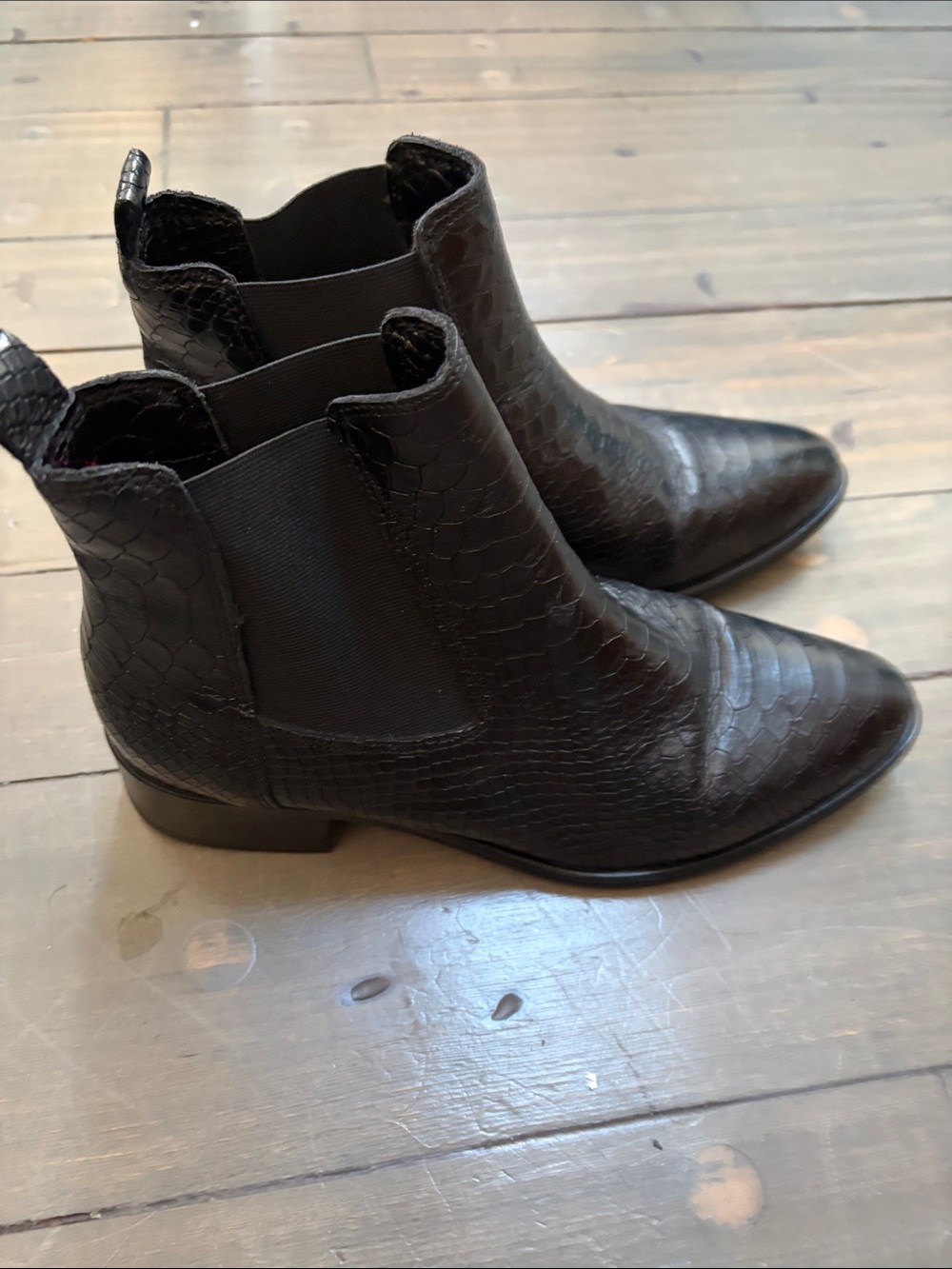 Women’s Black Faux-Snakeskin Chelsea Boots ateliers